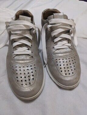 Vaneli Sport Women's Perforated Luxury Italian Sneakers Size 9N